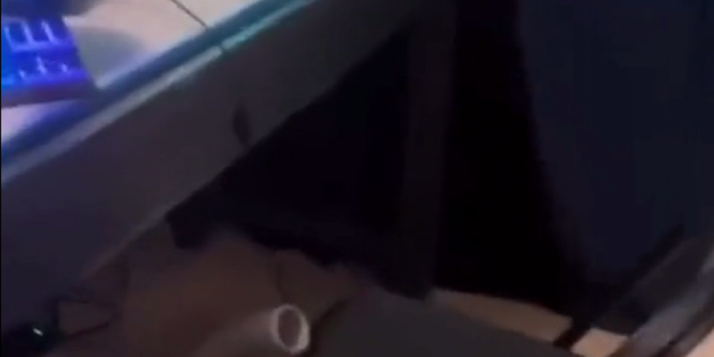 Gamer laver toilet på sin stol, så han ikke behøver rejse sig: Nu er det gået viralt