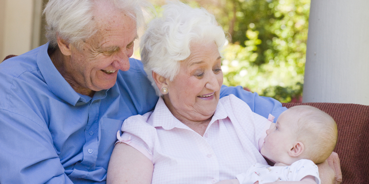 Par nægter bedsteforældre at passe datteren: “Ødelagt hendes krop”