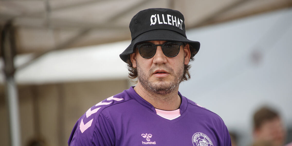 Nicklas Bendtner smider ALT tøjet: Overlader intet til fantasien