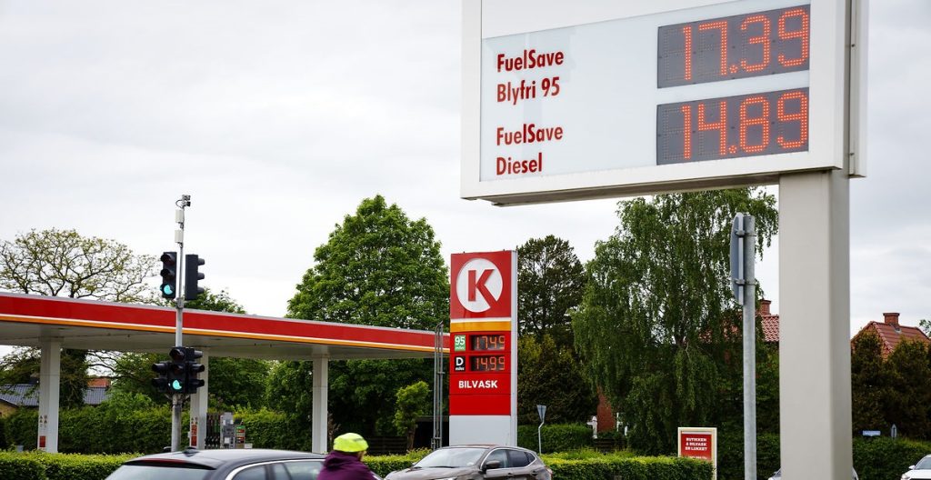 Glædelig nyhed til bilejere: Denne nye ‘ordning’ giver rabat på både benzin, diesel og opladning