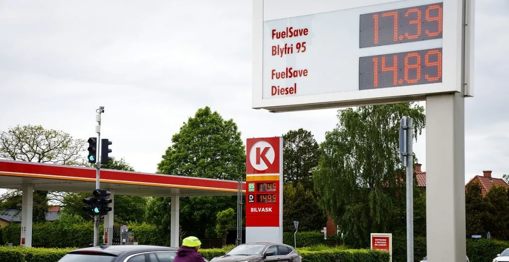 Glædelig nyhed til bilejere: Denne nye ‘ordning’ giver rabat på både benzin, diesel og opladning