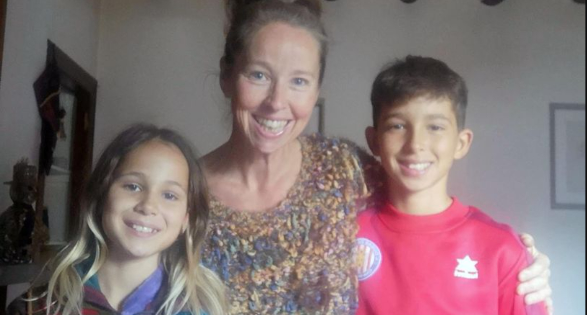 Kvinde deler stadig seng med sine børn på 10 og 12 år: ‘Det er overhovedet ikke mærkeligt’