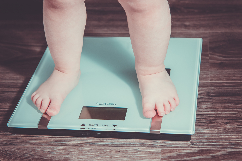 Kvinde føder for tidligt: Mini-sumobryderen vejede 5,9 kilo