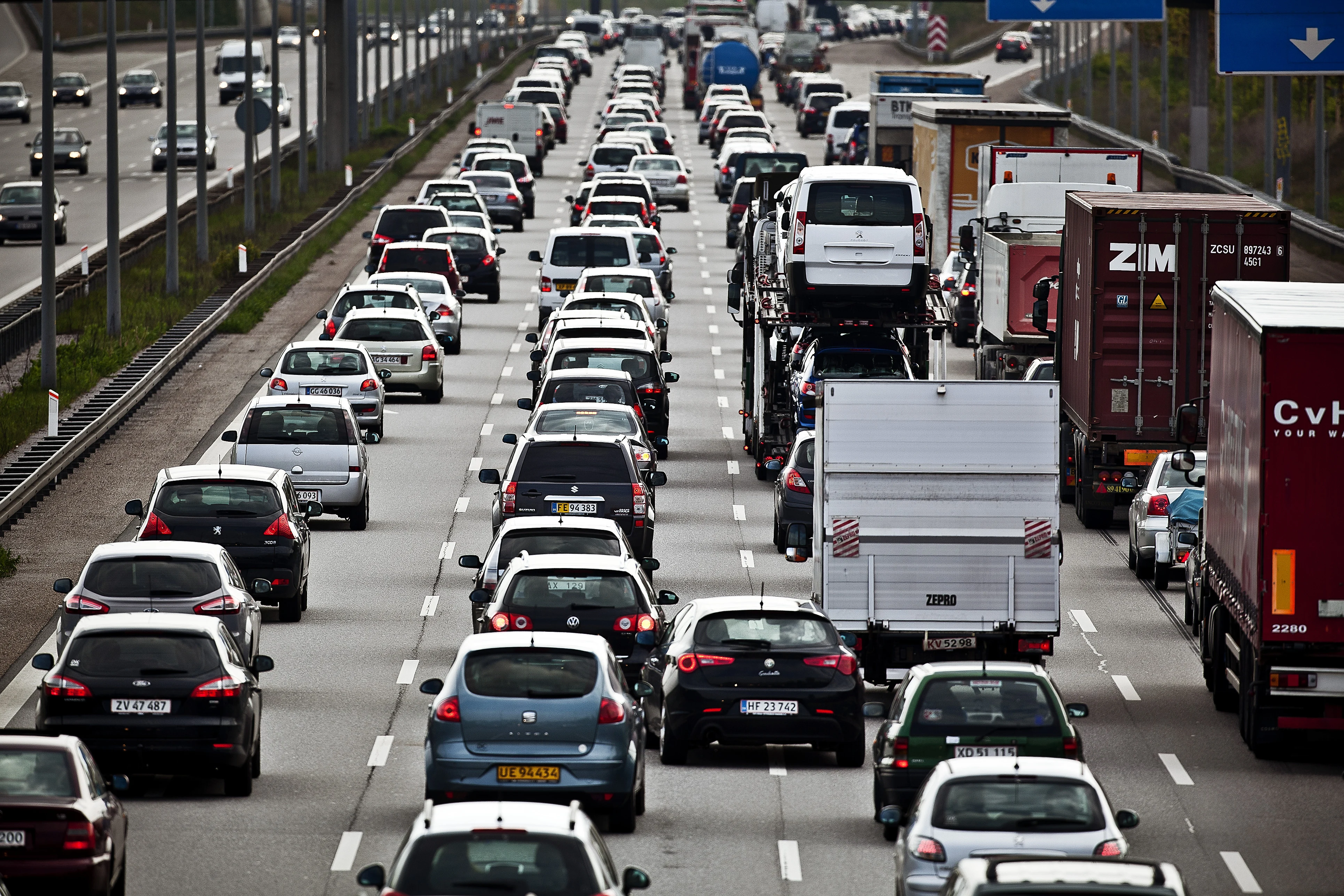 Slut med bilforurening: Løkke vil afskaffe benzin- og dieselbiler