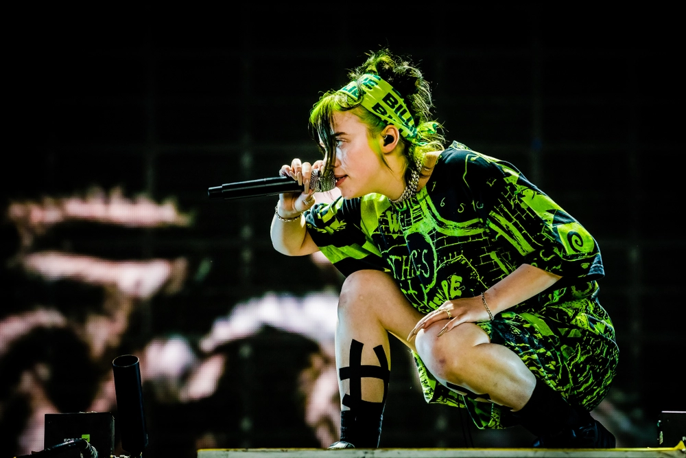 Billie Eilish vinder stor AMA pris: Se hendes optræden her