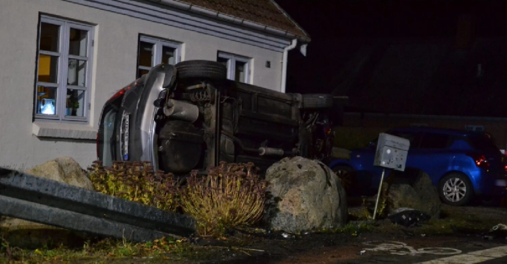 Kvinde i 80-årsalderen død i tragisk sammenstød: Mistænker spirituskørsel i den anden bil