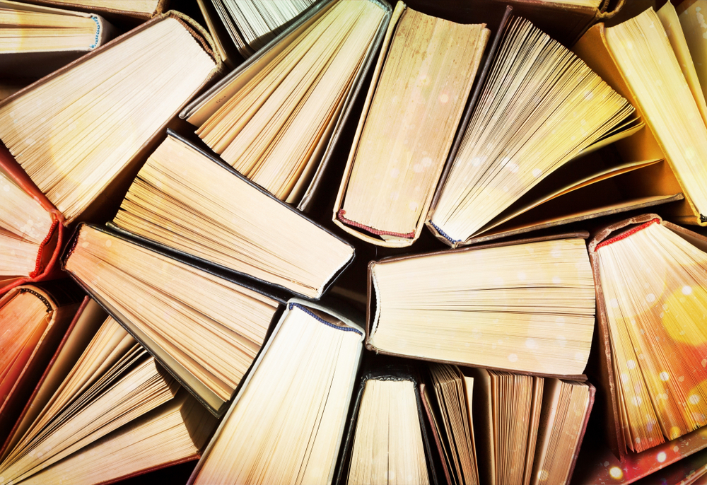 Ny indretningstrend hitter: Nu skal dine bøger stå sådan her