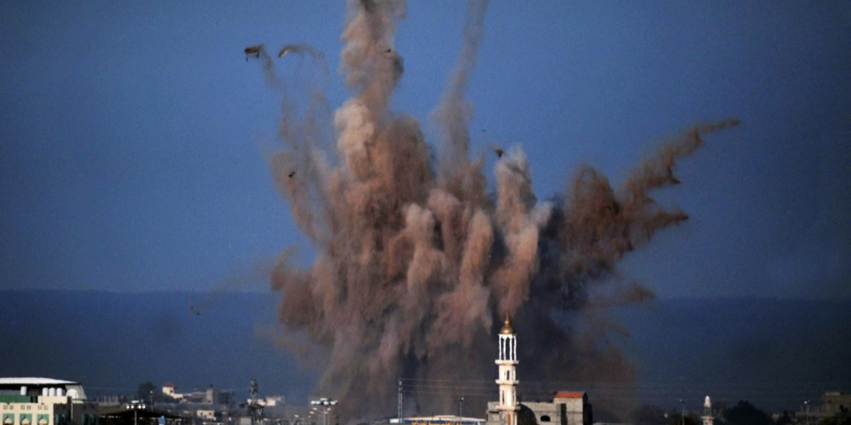 Konflikten fortsætter: Israel smider bomber over Gaza