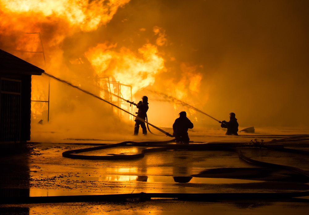 Stor brand udbrudt: Luk døre og vinduer