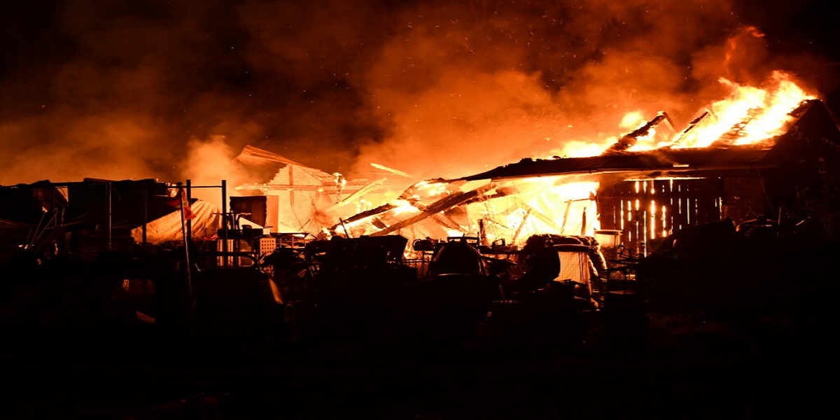 Voldsom brand: Bygning brændt ned til grunden