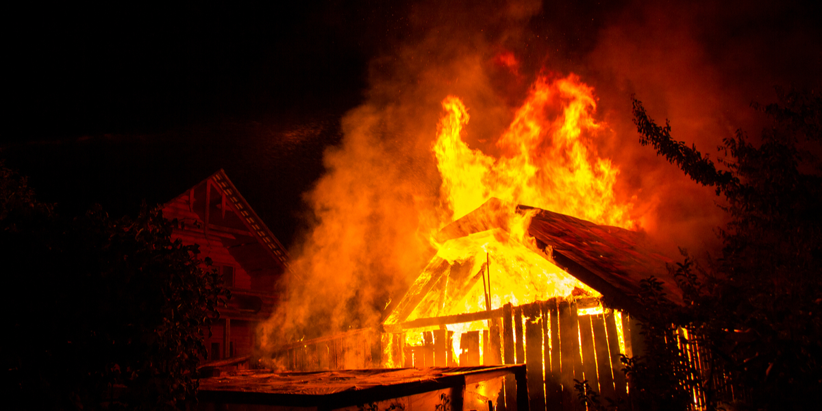 Brand opstår i hus: 10-årig pige redder familie