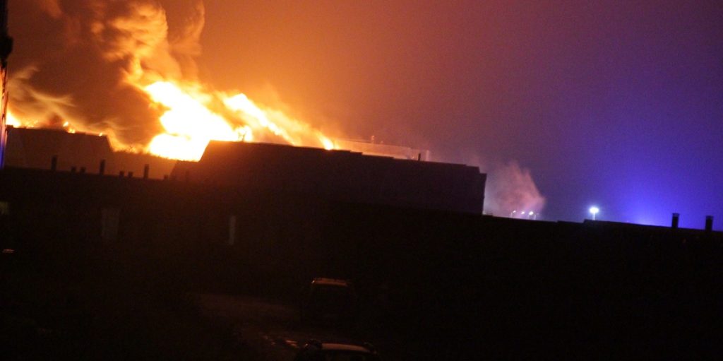 LIGE NU: Stor brand udbrudt i Hvide Sande