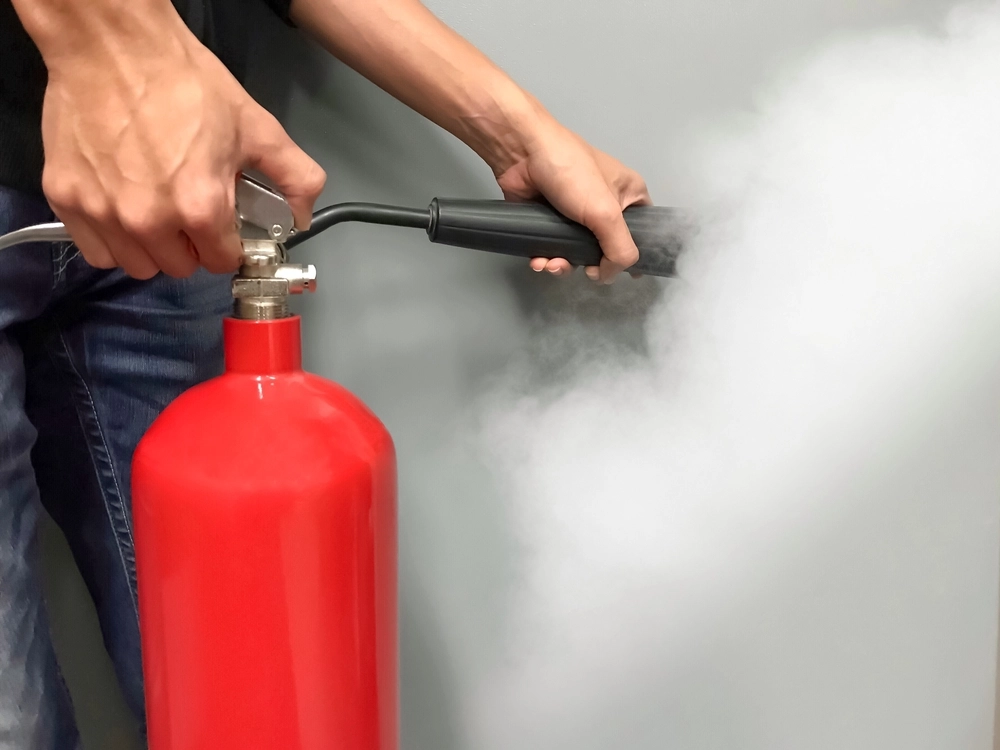 Kunne ikke håndtere en afvisning: Tømte brandslukker i hovedet på to kvinder