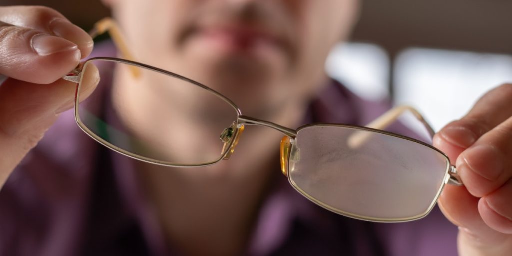Genialt trick spreder sig som en steppebrand: Slut med duggede og våde brilleglas