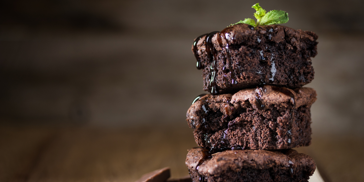 Bager GIGANTISK hash-brownie: Du gætter aldrig hvor meget den vejer