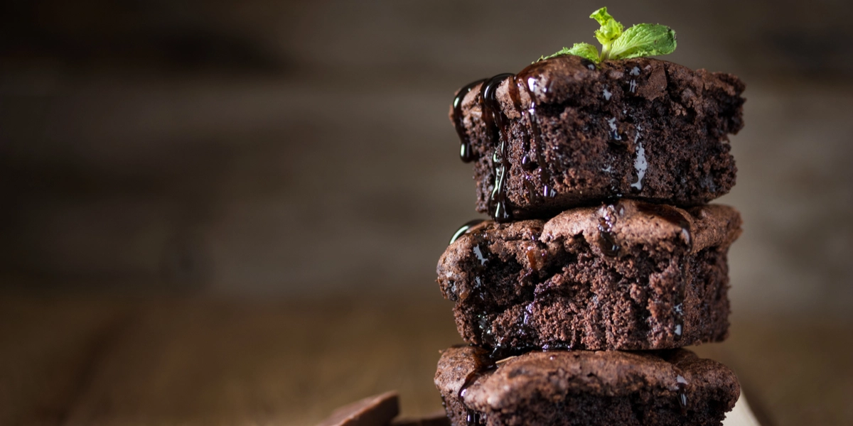 Bager GIGANTISK hash-brownie: Du gætter aldrig hvor meget den vejer