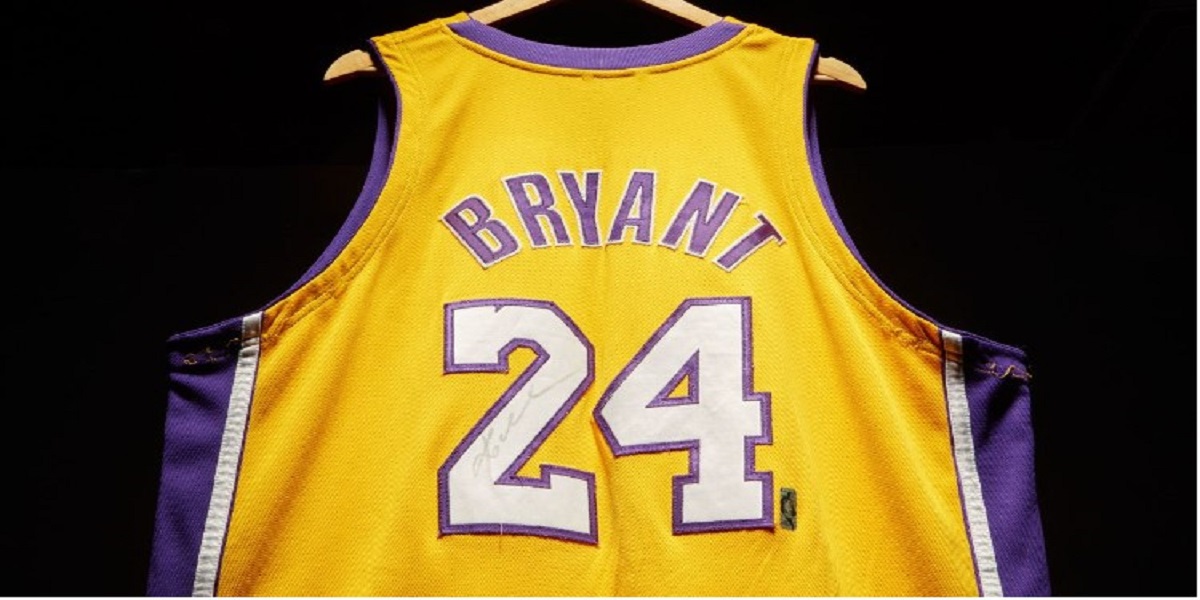 Kobe Bryants trøje solgt for svimlende millionbeløb: Slår rekorden med længder