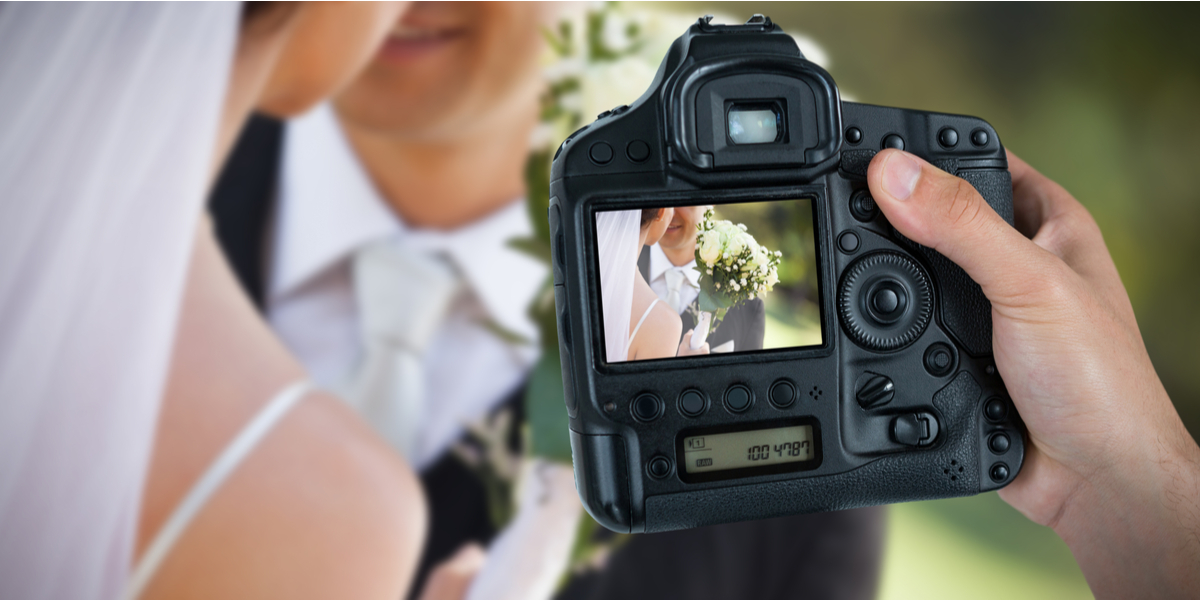 Bryllupsfotograf opdagede, at bruden kun var 15 år: Så gik han til angreb på brudgommen