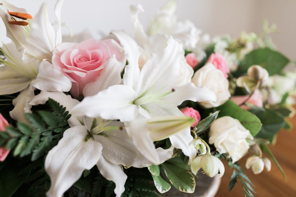 Sådan vælger du de rette blomster til en begravelse