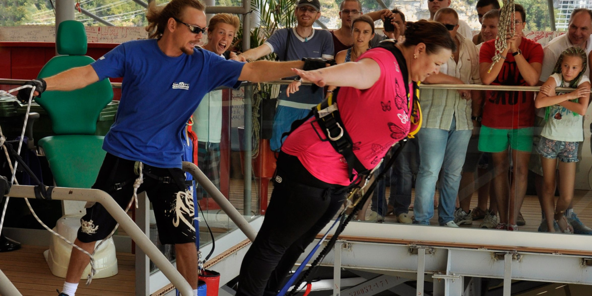 Mand frier til sin kæreste kort før bungeejump: Men så sker det utænkelige