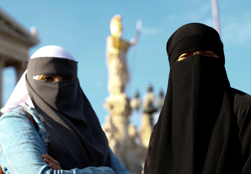 Folkeafstemning vedtager: Burka-forbud i det offentlige rum