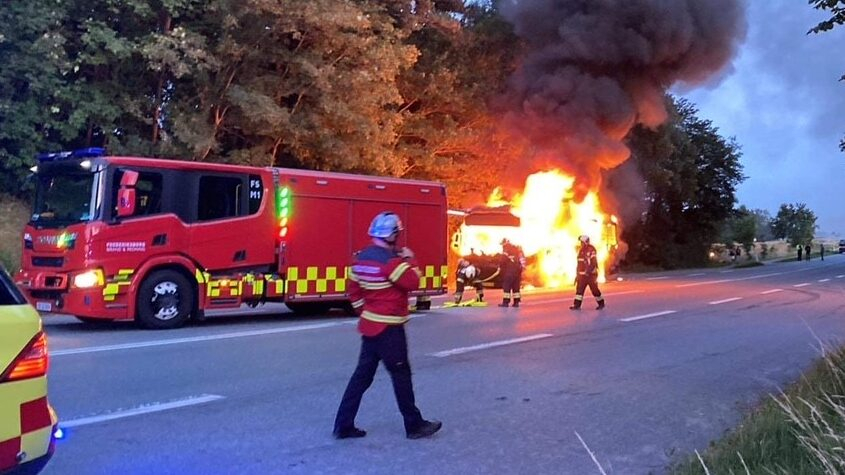 Partybus i flammer: Ikke meget bus tilbage