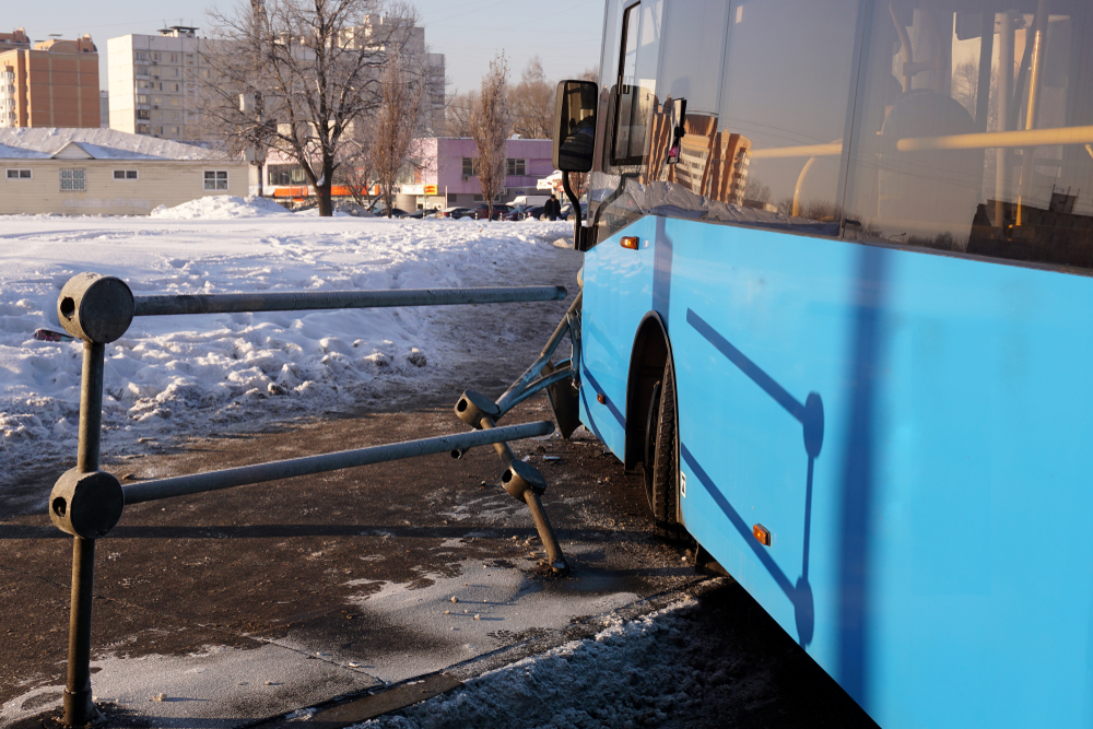 Skolebus med 34 danske elever kørt galt i Norge