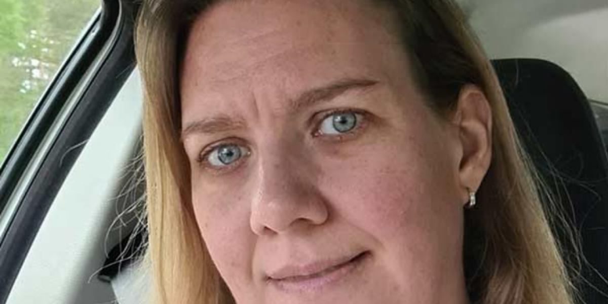 Buschaufføren Catherina sprang ud af bussen, da hun så en mand ligge på vejen