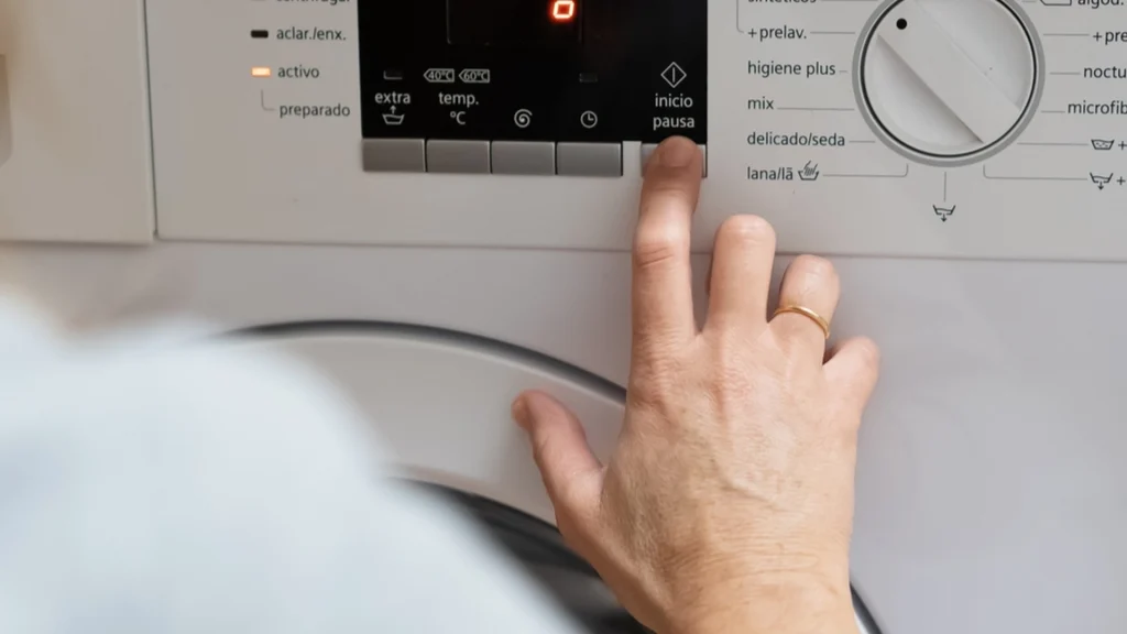 En altafgørende årsag: Derfor bør du ikke vaske dit tøj ved 40 grader