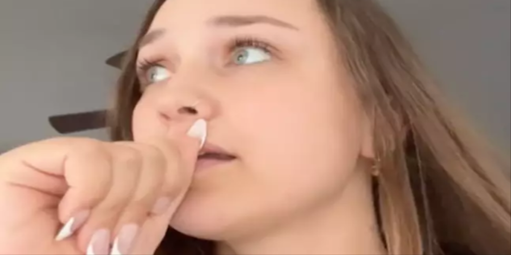 Catherine hørte en mærkelig lyd fra toilettet: Ville omgående flytte, da hun opdagede, hvad det var
