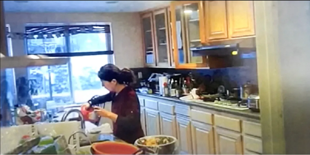 Mand syntes hans te smagte underligt: Så sætter han et skjult kamera op og fanger sin kone