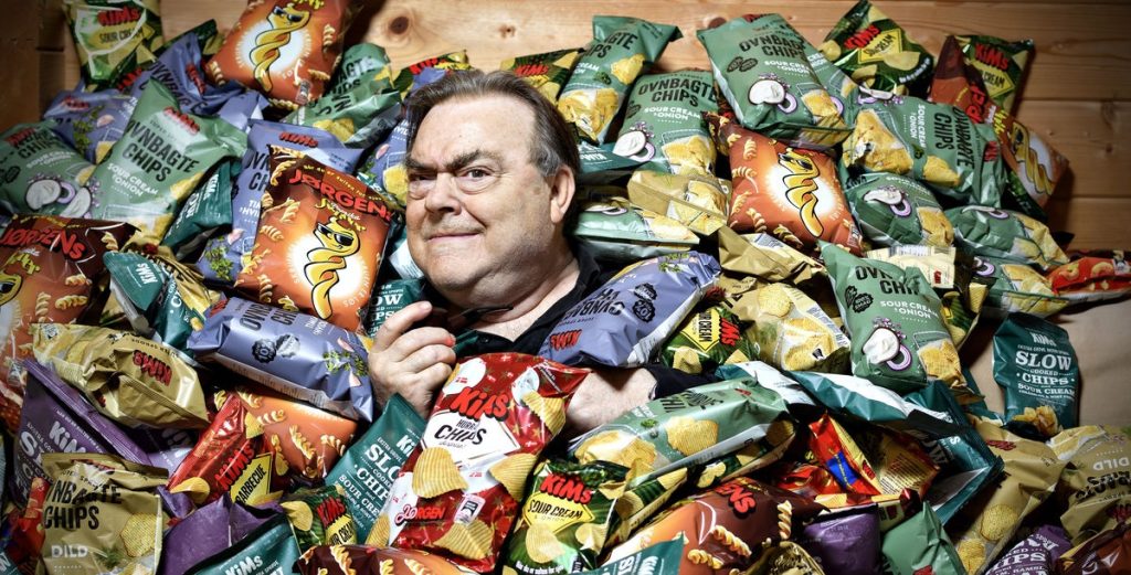 Efter dødsfald: Nu hylder KiMs chipskongen