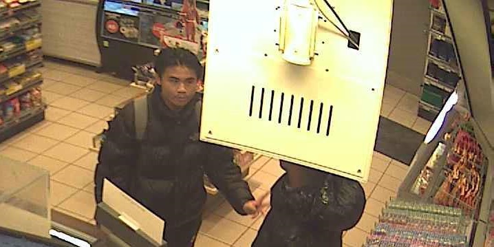 Efterlysning: Politiet frigiver video af røveri