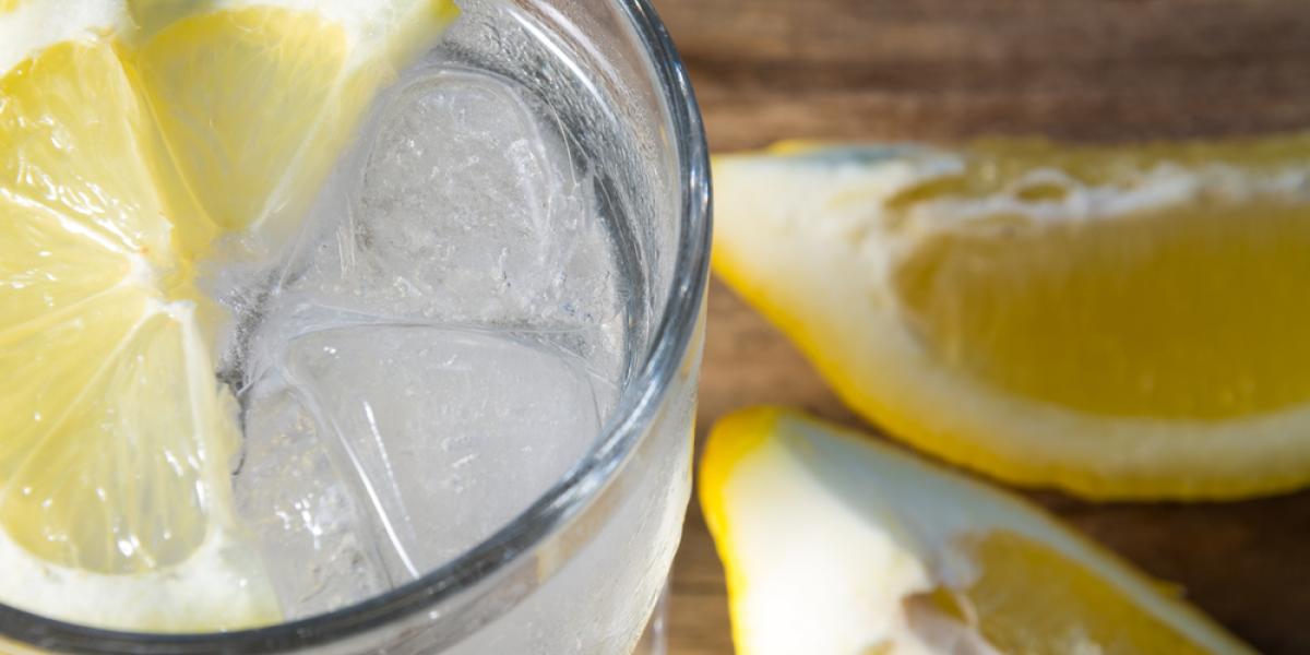 Dette sker med din krop, hvis du drikker et glas vand med citron hver morgen
