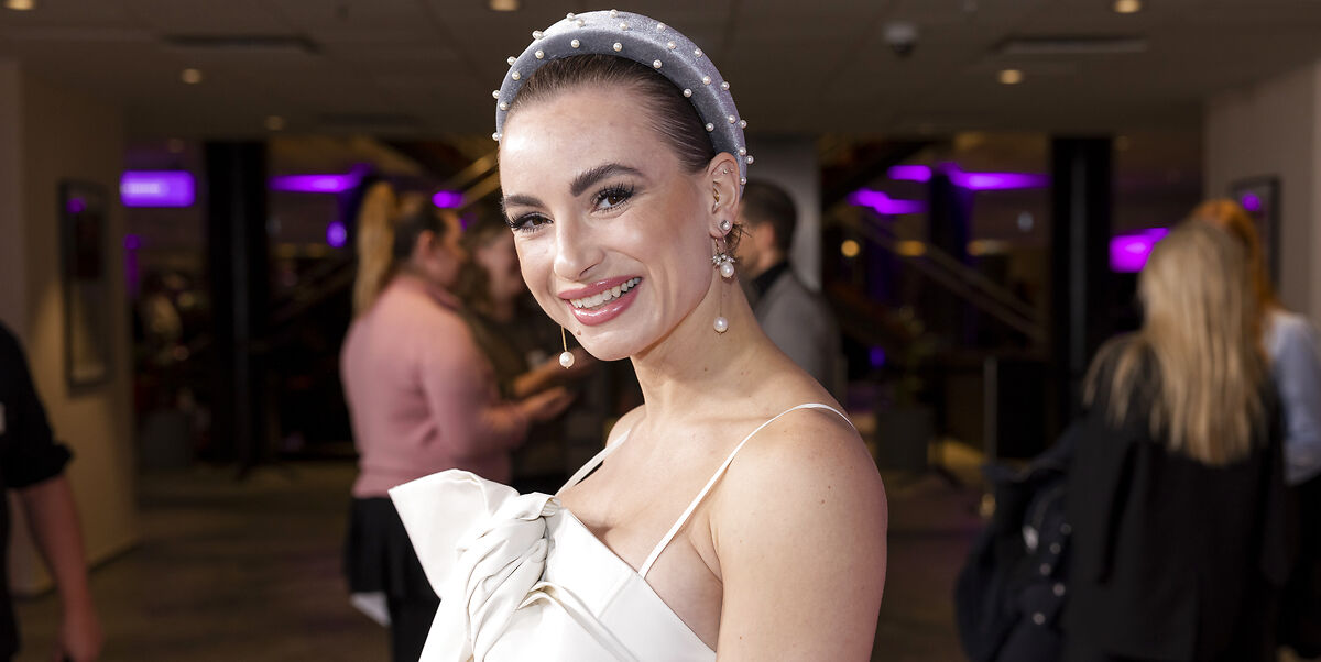 Vild med Dans-stjerne Claudia Rex smider tøjet og viser bikinikroppen frem