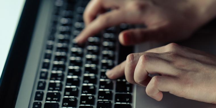 Alt for få danskere kender denne ‘uskrevne regel’: Derfor skal du ikke bruge din computer når den oplader