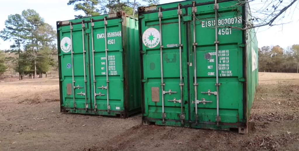 Par har forvandlet 2 helt almindelige containere til deres hjem: Du taber kæben, når du ser det indefra