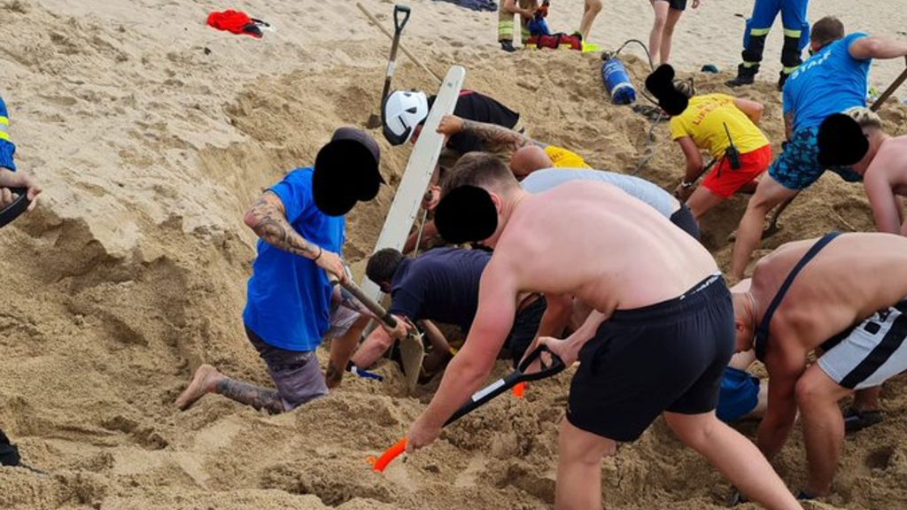 Mand gravede hul på stranden, pludselig var han fanget
