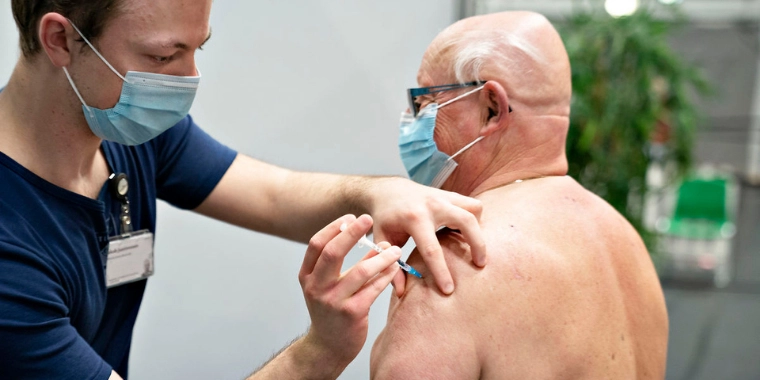 Månedlig bøde på vej til uvaccinerede