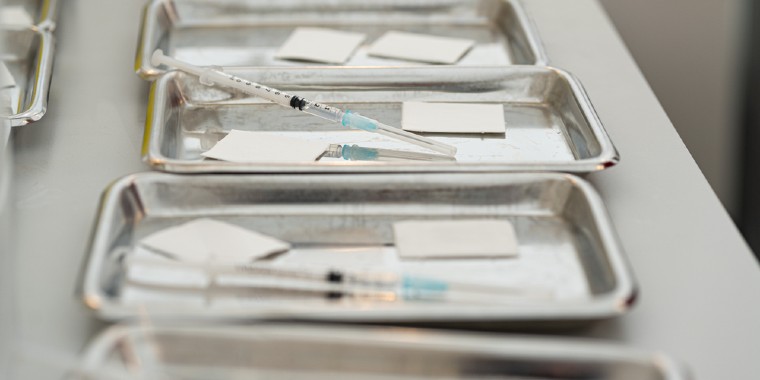Sundhedsminister: Folk skal vaccineres hver 3. måned