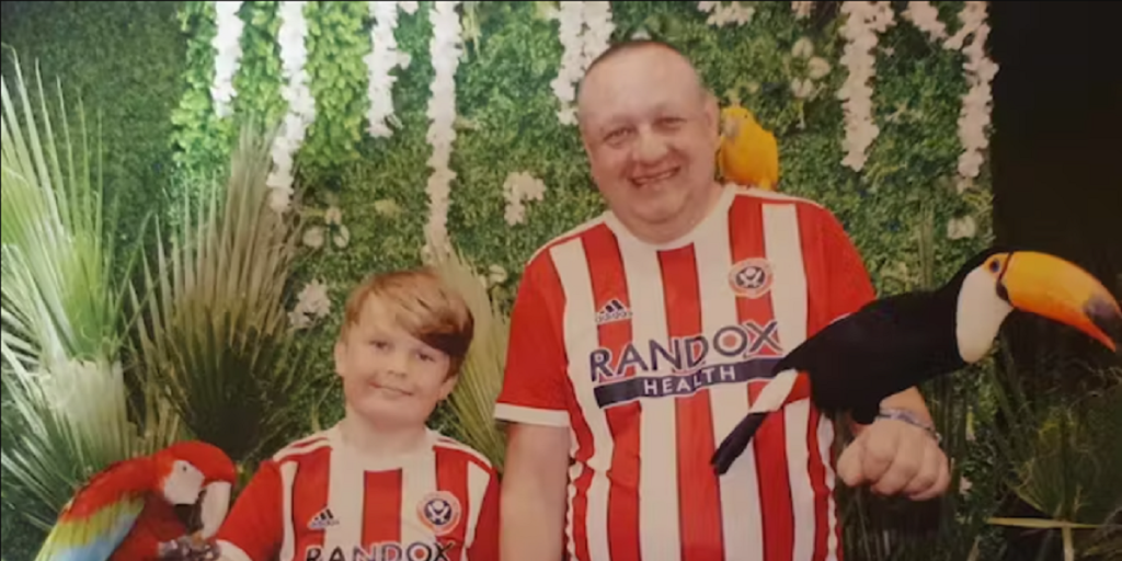 Far er rasende efter hans søn blev nægtet ‘børnemenu’ på restaurant:  Du gætter aldrig hvorfor