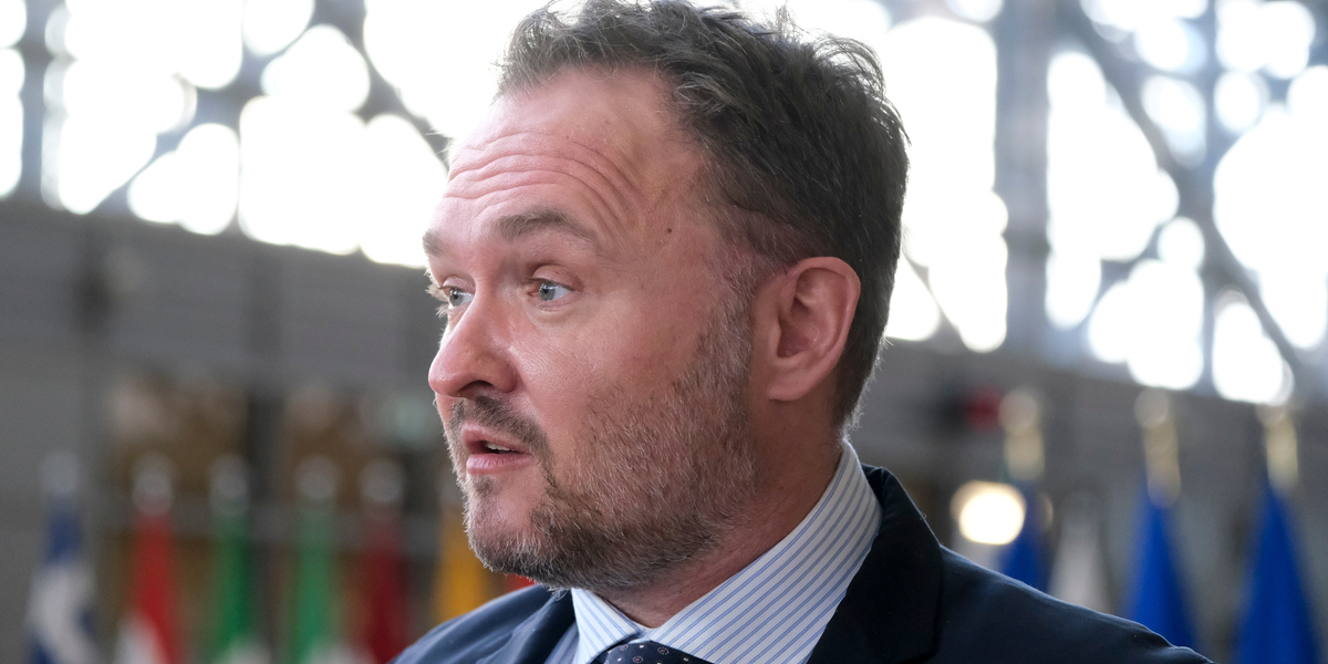 Dan Jørgensen melder ud: Varmechecken kommer først til august