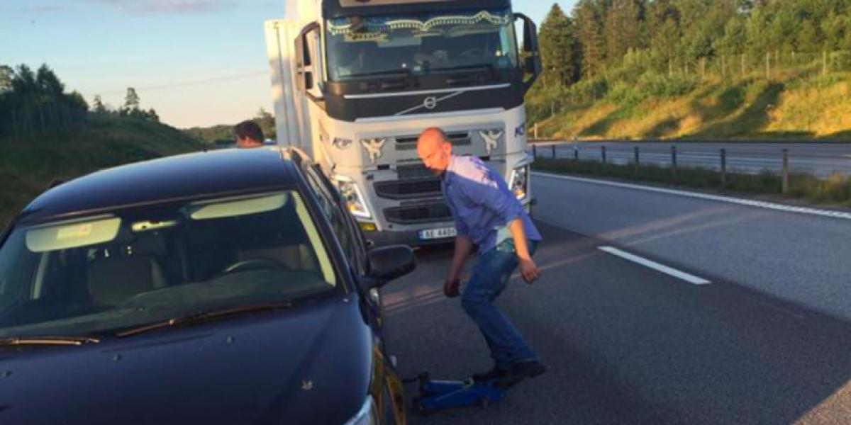 Lastbilchauffør så Daniel stå midt på motorvejen: Så hakkede han bremserne i