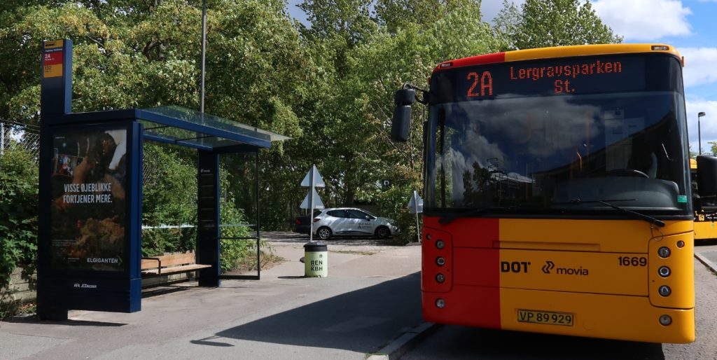 Stangstiv buschauffør drak under kørslen og ramte vejskilt i Roskilde: Nu er dommen faldet