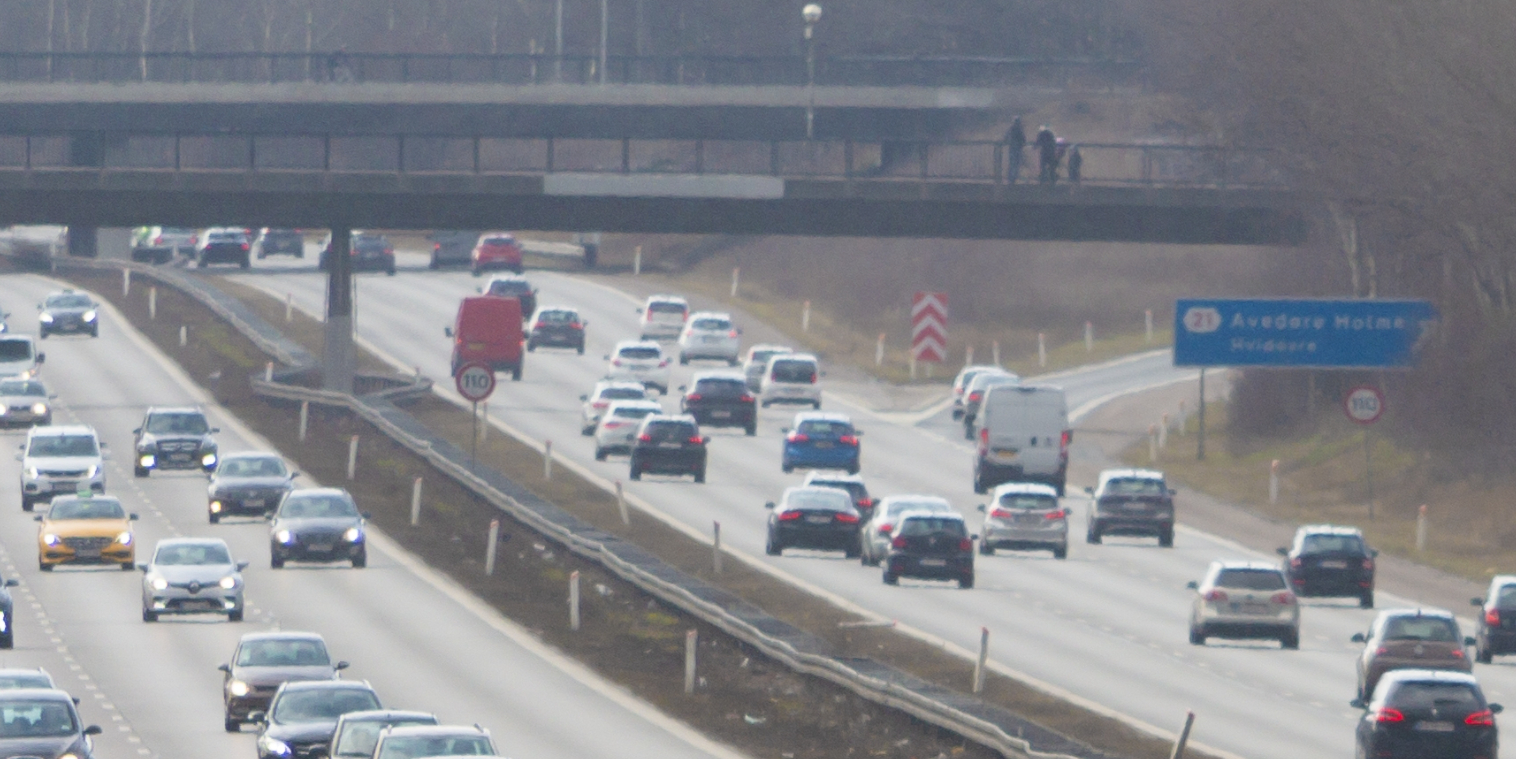 Lastbilchauffør fejlvurderede højden på motorvejsbro ved Korsør: Du gætter aldrig, hvad han gjorde