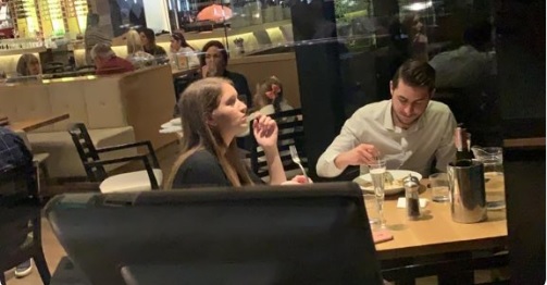 Venner ødelagde første date med genial prank: “Venner, det værste er lige sket”