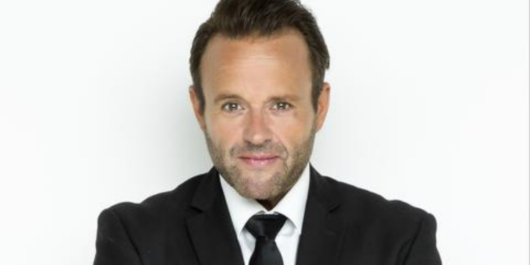 Dennis Knudsen jubler: deler stor nyhed