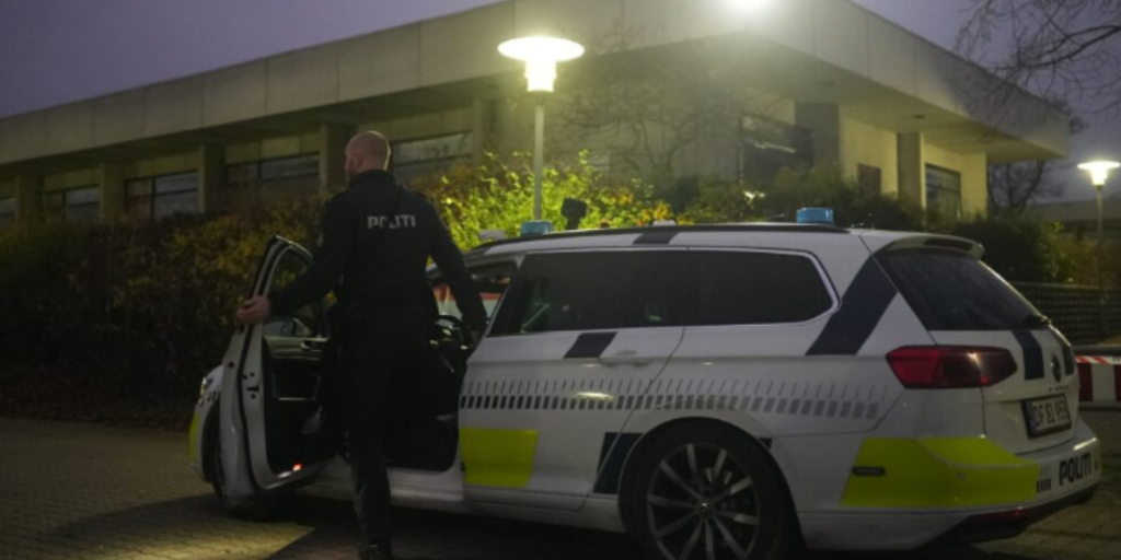 Politi massivt til stede: Skud affyret mod skole