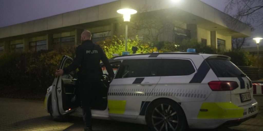 Politi massivt til stede: Skud affyret mod skole
