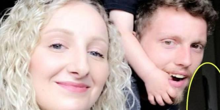 Alice i chok over hårrejsende familiefoto: “Hvad er det, der er i baggrunden?”